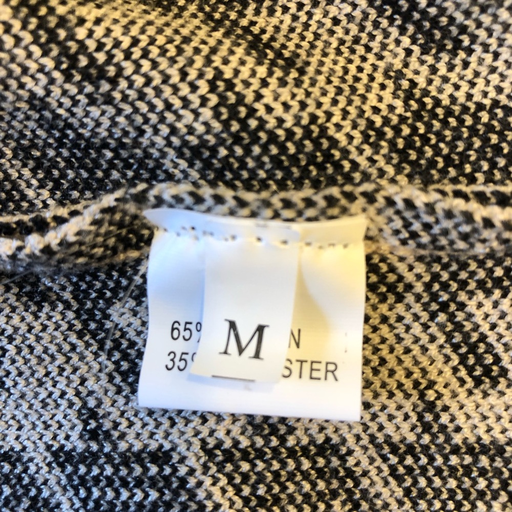 MEDIUM HOUNDSTOOTH Billie Sweater Vest.
Sleeveless Knit Roomy - Picture 10 of 11
